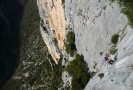 Escalade Et Rappel Dans Le Verdon, Avec Les Moniteurs D'entre2nature, Basé Sur Montpellier En Languedoc-Roussillon. Spécialistes Des Sports De Pleine Nature.