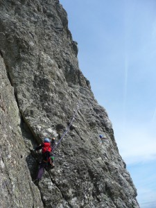 Prise de hauteur sur un rocher tout en granit dans le Caroux