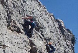 Escalade Avec Les Moniteurs Du Languedoc, Près De Montpellier, Entre Les Falaises Du Gard Et De L'Hérault. Activités De Pleine Nature à Sensations...