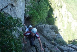 Escalade, Randonnée Et Rappel Dans Le Pic St-Loup, Avec Les Moniteurs Canyon De Montpellier. Entre2nature: Spécialistes Des Activités De Pleine Nature De L'Hérault Et Du Gard.