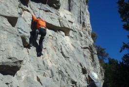 Escalade Découverte Sur Les Falaises De Valflaunès, En Famille Ou Entre Amis, Près De Montpellier En Languedoc-Roussillon