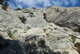 Escalade Vers L'autonomie Avec Les Moniteurs Du Languedoc-Roussillon, Entre L'Hérault Et Le Gard, Près De Montpellier. Activités De Pleine Nature En Escalade