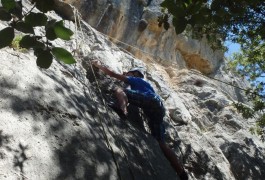 Escalade Initiation Pour Les Débutants Et Les Professionnels. Sports De Pleine Nature, Près De Montpellier