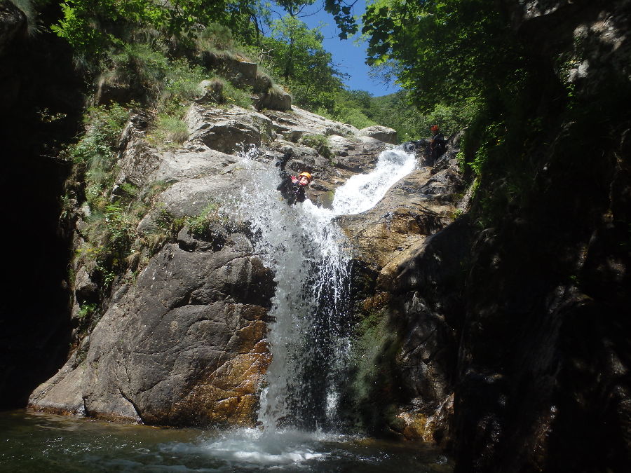 EVG Et EVJF En Canyoning Dans Les Cévennes Avec Entre2nature