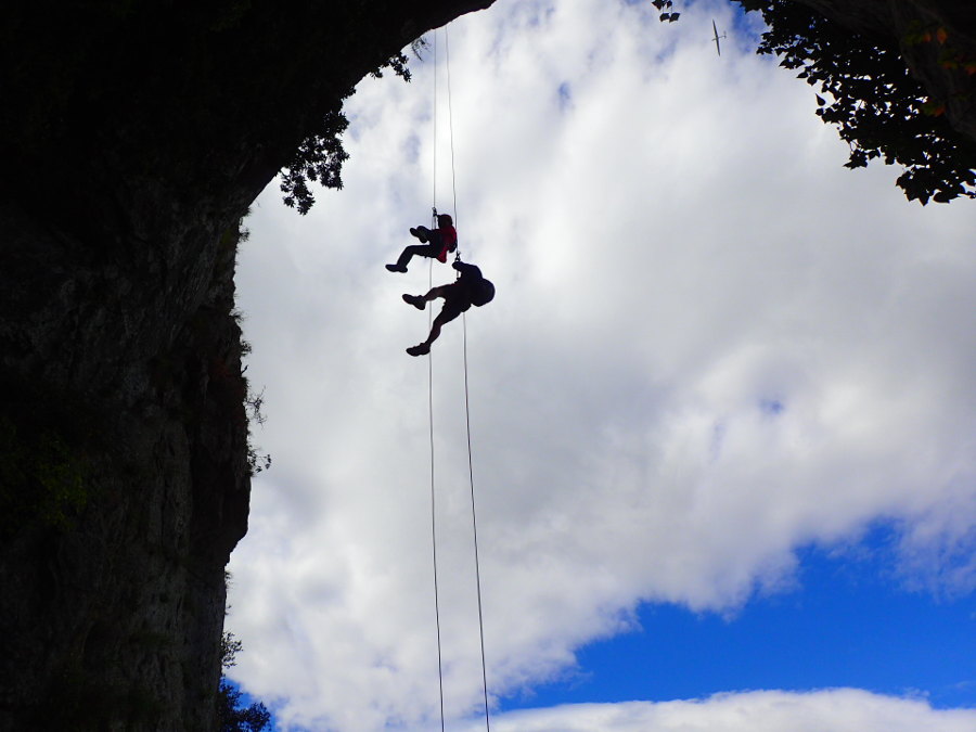 EVG Et EVJF En Descente En Rappel Près De Montpellier Dans L'Hérault