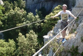 Via-ferrata Du Thaurac Et Pont De Singe Près De Montpellier Dans L'Hérault En Languedoc-Roussillon. Avec Entre2nature