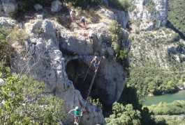 Via-ferrata Et Son Pont De Singe Dans Le Thaurac, Près De Montpellier, Avec Les Moniteurs D'entre2nature