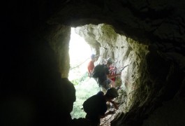 Grotte Et Rappel Au Pic St-Loup, Pour Des Sports De Pleine Nature Près De Montpellier Dans L'Hérault. Accompagné Des Moniteurs Escalade D'entre2nature.