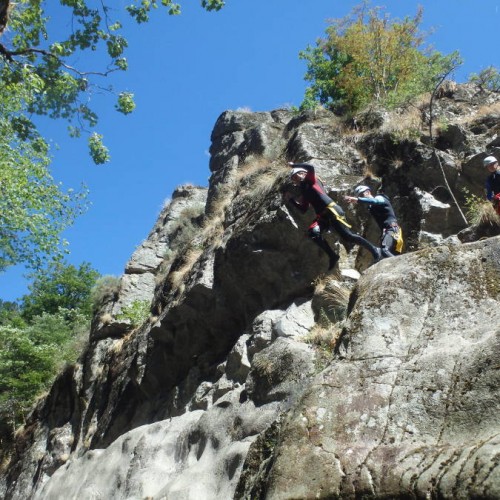 Canyoning Près De Montpellier Au Tapoul, En Plein Coeur Des Cévennes Avec Les Moniteurs D'entre2nature En Languedoc-Roussillon