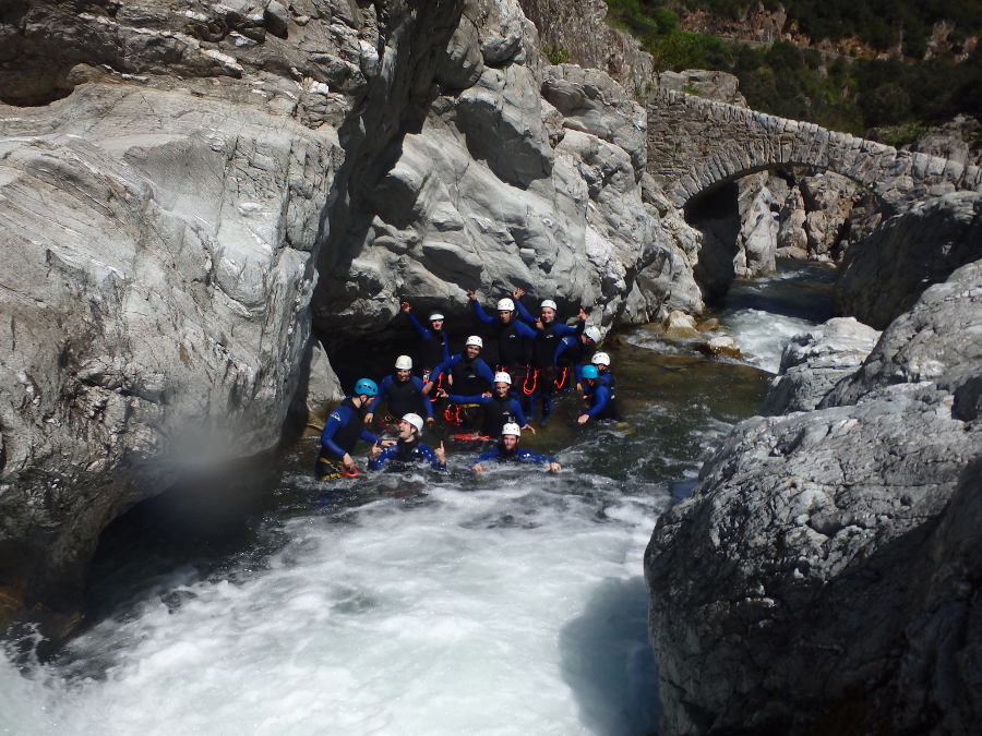 Canyoning Initiation Et Randonnée Aquatique Dans Le Gard, Aux Frontièrtes De Montpellier Et De L'Hérault, En Cévennes. Moniteurs De Pleine Nature En Languedoc-Roussillon.