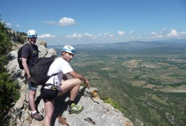 Randonnée-rappel Dans Le Parcours Aventure Du Pic St-Loup, Dans Le Département De L'Hérault Près De Montpellier En Languedoc. Moniteurs De Sport De Pleine Nature à Sensations.