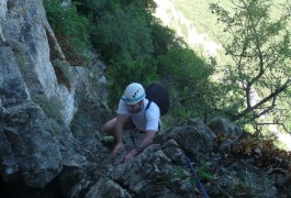 Escalade Et Randonnée-rappel Dans Le Parcours Aventure Du Pic St-Loup, Près De Montpellier Dans L'Hérault, Aux Frontières Du Gard. Entre 2 Nature: Activités De Pleine Nature En Languedoc,.