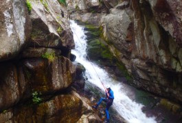 Canyoning Et Rappel Dans Le Tapoul, En Languedoc-Roussillon, Au Coeur Des Cévennes Au Mont Aigoual. Avec Les Moniteurs D'entre 2 Nature, Basé Sur Montpellier Dans L'Hérault.