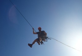 Rappel Et Sensations En Grande Voie Escalade, Près Du Thaurac, Aux Portes Des Gorges De L'Hérault En Languedoc-Roussillon