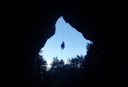 Rappel Dans Le Via Ferrata Du Thaurac Près De Montpellier Avec Les Moniteurs D'entre2nature, Dans L'Hérault Et Le Gard En Languedoc-Roussillon