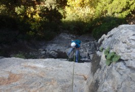 Rappel Dans La Via Ferrata Du Thaurac, Avec Des Moniteurs Professionnels De L'escalade Et Du Canyon.