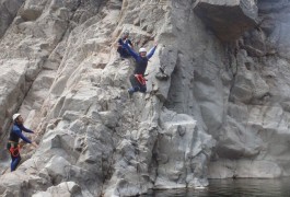 Saut Dans Le Canyon Du Soucy, Pour Cette Randonnée Aquatique Dans La Rivière Du Gardon. Sports De Pleine Nature Dans Les Cévennes, Le Gard Et Le Languedoc-Roussillon.