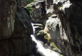 Sports De Pleine Nature Près De Millau Dans L'Aveyron. Avec Les Moniteurs Canyon Des Cévennes, Basé Sur Montpellier Dans L'Hérault En Languedoc-Roussillon.