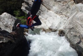 Randonnée Aquatique Dans Les Cévennes Et Le Gardon. Canyoning Dans Le Gard Et L'Hérault Avec Les Moniteurs De Montpellier En Languedoc-Roussillon.