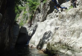 Saut En Canyoning, Pour Un Sport De Pleine Nature à Sensations Dans L'Hérault Et Le Gard En Languedoc-Roussillon.