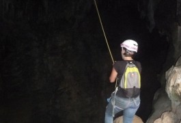 Saut Pendulaire Dans La Via Ferrata Du Thaurac Avec Des Moniteurs De Montpellier Dans L'Hérault Et Le Gard En Languedoc-Roussillon