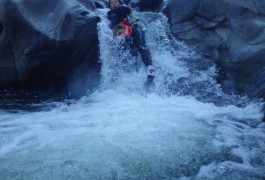 Toboggan En Canyon En Cévennes. Randonnée Aquatique Dans Le Gardon, Accompagné Des Guides De L'Hérault Et Du Gard En Languedoc, Basé Sur Montpellier.