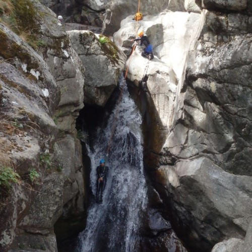 Toboggan En Canyoning Dans Les Cévennes En Lozère Avec Les Les Moniteurs De L'Hérault.