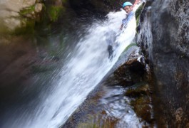 Canyoning Et Toboggan Dans Le Canyon Du Tapoul Au Mont Aigoual Dans Les Cévennes.