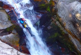 Toboggan En Canyoning Avec Les Guides De Montpellier Dans L'Hérault En Languedoc-Roussillon. Entre Cévennes Et Caroux.