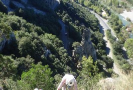 Via-ferrata Du Thaurac Près De Montpellier En Languedoc-Roussillon Dans L'Hérault Et Le Gard Avec Les Moniteurs D'entre2nature Spécialistes De L'escalade Et Du Canyon