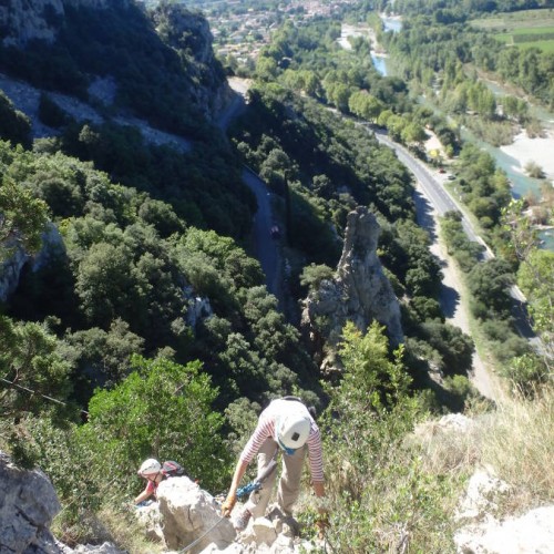 Via-ferrata Du Thaurac Près De Montpellier En Languedoc-Roussillon Dans L'Hérault Et Le Gard Avec Les Moniteurs D'entre2nature Spécialistes De L'escalade Et Du Canyon