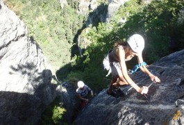 Sports De Pleine Nature Près Des Cévennes, Dans La Via-ferrata Du Liaucous, Près De Millau. Les Moniteurs De L'Hérault