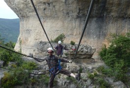 Pont Suspendu Dans La Via-ferrata Du Liaucous, Avec Les Moniteurs De L'Hérault