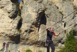 Pont De Singe Dans La Via-ferrata Du Liaucous, Avce Les Moniteurs D'entre2nature, Basé à Montpellier