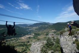 Pont De Singe Au Liaucous, Pour Cette Via-ferrata à Couper Le Souffle. Sports De Pleine Nature