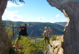 Via-ferrata Du Liaucous Dans L'Aveyron, Près De Millau. Sports De Pleine Nature.