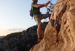 Via Ferrata Et Sports De Pleine Nature Près De Montpellier Dans L'Hérault Avec Les Moniteurs D'entre2nature En Languedoc-Roussillon.