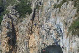 Via-ferrata Pour Toute La Famille Au Bord Du Vidourle, Près De Montpellier Dans L'Hérault Et Près Du Gard, Dans Le Languedoc-Roussillon.