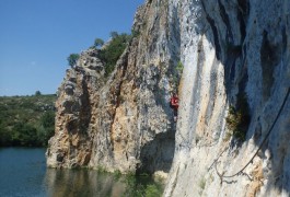 Via-ferrata De Saint-Sériès Avec Des Guides Professionnels De Sports De Pleine Nature Dans L'Hérault Et Le Gard En Languedoc-Roussillon.