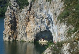 Via-ferrata De Saint-Sériès, Avec Les Moniteurs De Montpellier Dans L'Hérault, Aux Frontières Du Gard Dans Le Languedoc-Roussillon. Activités De Pleine Nature Pour Tous.