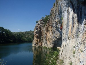 Via-ferrata du Vidourle à Saint-Sériès, entre Montpellier et Lunel, aux portes du Gard, dans l'Hérault en Languedoc-Roussillon.