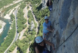 Via-ferrata Du Thaurac Près De Montpellier. Activités De Pleine Nature Dans L'Hérault Et Le Gard En Languedoc-Roussillon