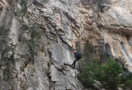 Randonnée Et Descente En Rappel Dans Le Canyon Du Verdus à St-Guilhem Le Désert. Un Sport De Pleine Nature Avec Les Moniteurs De Montpellier, Dans L'Hérault Et Le Gard.