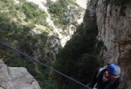 Descente En Rappel Pour Cette Randonnée Au Fond Des Gorges De Saint-Guilhem Le Désert, Près De Montpellier, Dans Le Département De L'Hérault En Languedoc-Roussillon.