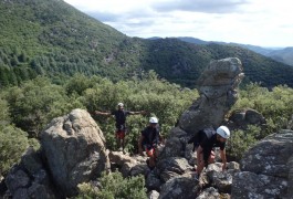 Canyoning Et Sa Marche D'approche En Pleine Nature, Dans Le Rec Grand Au Coeur Du Parc Naturel Du Haut Languedoc, Dans L'Hérault Près De Montpellier. Moniteurs Entre 2 Nature