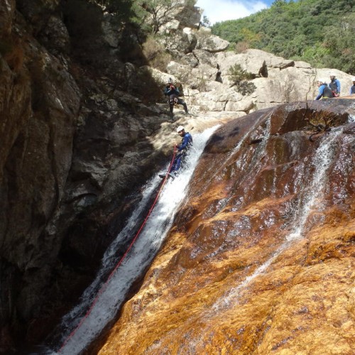 Descente En Rappel En Canyoning Dans L'Hérault, Pour Ce Canyon Du Rec Grand, Avec Les Moniteurs D'activités De Pleine Nature Basé à Montpellier