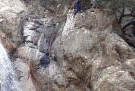 Saut En Canyoning Découverte Dans Le Rec Grand Au Caroux, Près De Montpellier Dans L'Hérault En Languedoc-Roussillon. Entre 2 Nature Et Ses Moniteurs