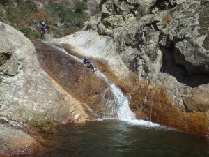 Canyoning près de Montpellier dans l'Hérault et le Gard. Cévennes et Caroux avec entre2nature