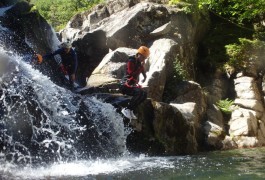 Canyoning En Cévennes Dans Le Tapoul, Près Du Mont Aigoual.