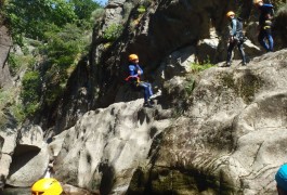 Canyoning Dans Les Cévennes En Lozère, Au Canyon Du Tapoul, Avec Les Moniteurs De L'Hérault.